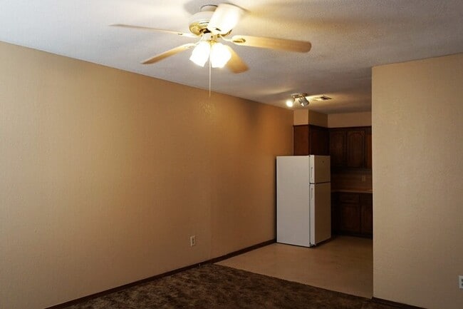 Building Photo - 2 Bed 1 Bath in the Minco, Oklahoma