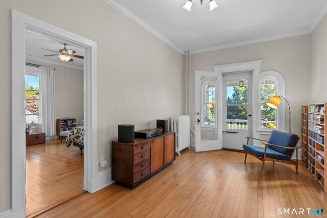 Foto del edificio - 139 Girard Ave