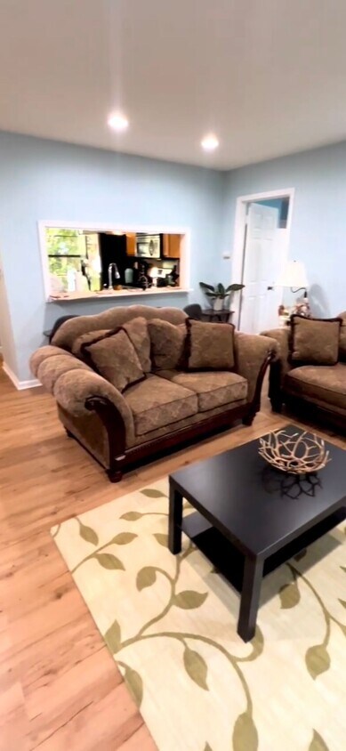 Foto principal - 1002 Woodbridge Commons Way