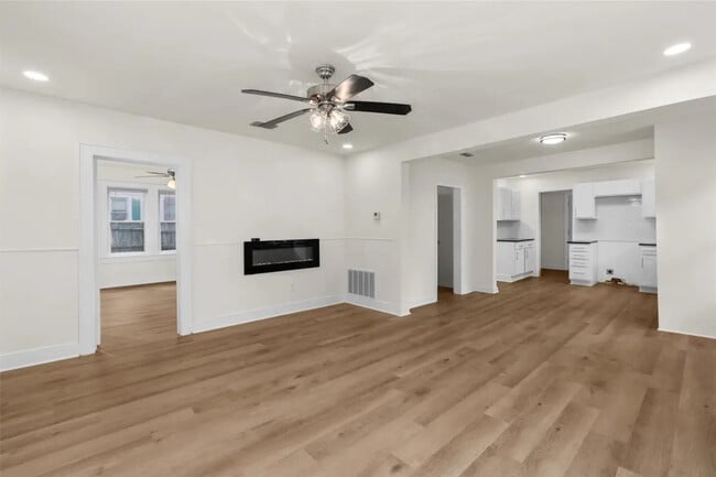 Building Photo - 431 Electra St