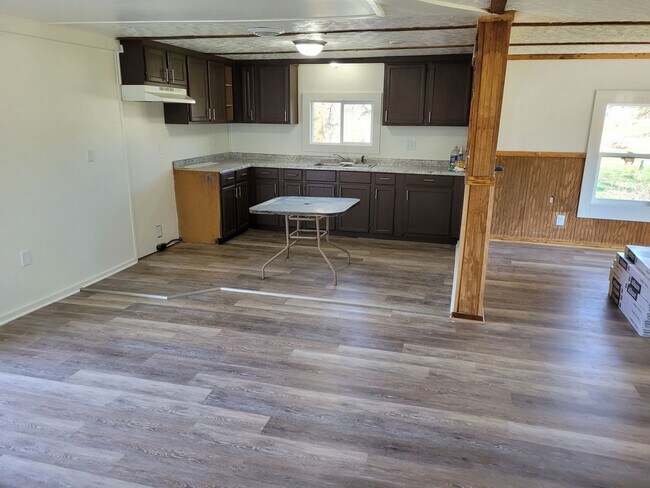 Foto del edificio - 3 BR 1 Bath - Complete Interior Remodel!