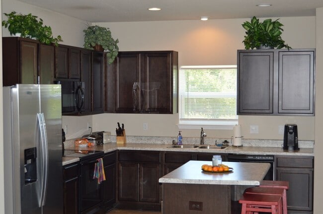 Building Photo - Hammock Bay 4 bedroom 3 bath home - corner...