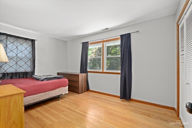 Building Photo - 2311 Mayflower St
