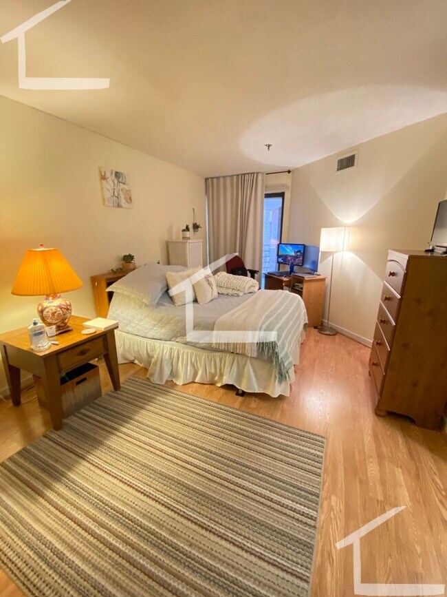 Building Photo - HOT ALLSTON LISTING!!!!