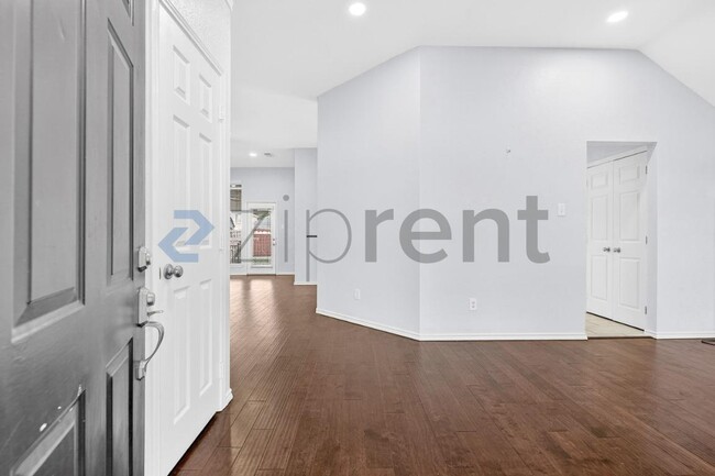 Building Photo - 5802 Edinburg Dr