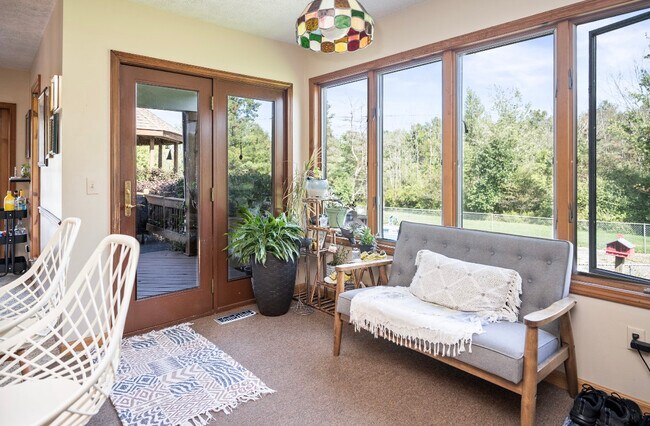 Foto del edificio - 9740 Purcell Hill Rd