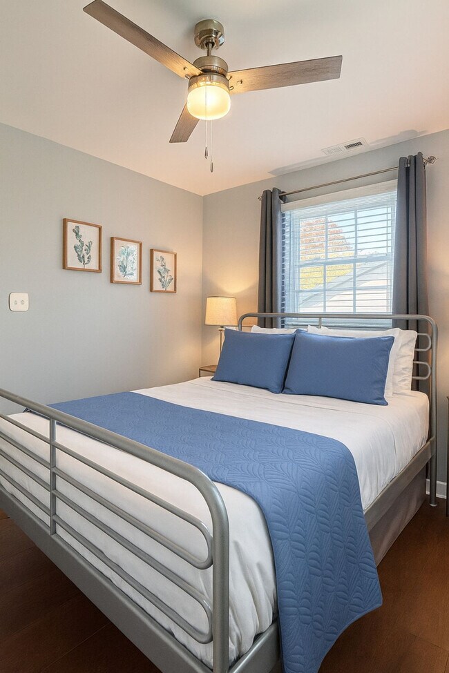 Foto del edificio - 445 Short Hills Dr