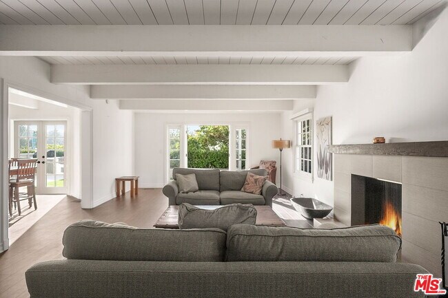 Foto del edificio - 16490 El Hito Pl