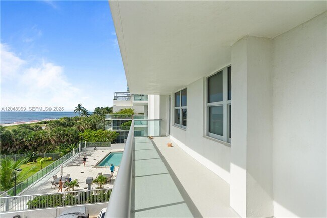Foto del edificio - 9511 Collins Ave