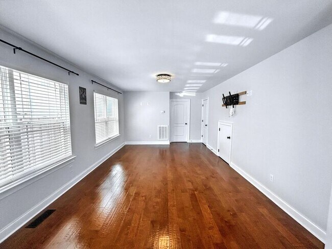 Foto del edificio - 4409B Providence Heights