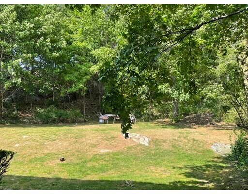 Building Photo - 347 Main St