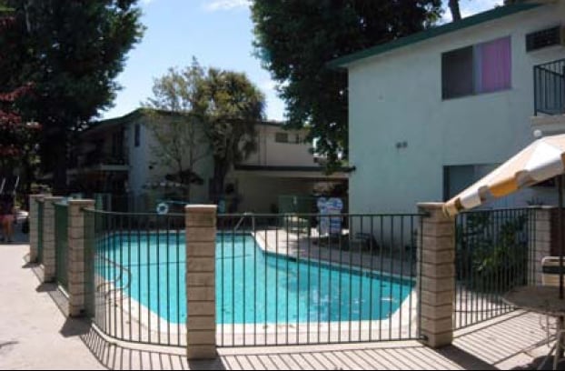 Pool - Chasewood Apartments