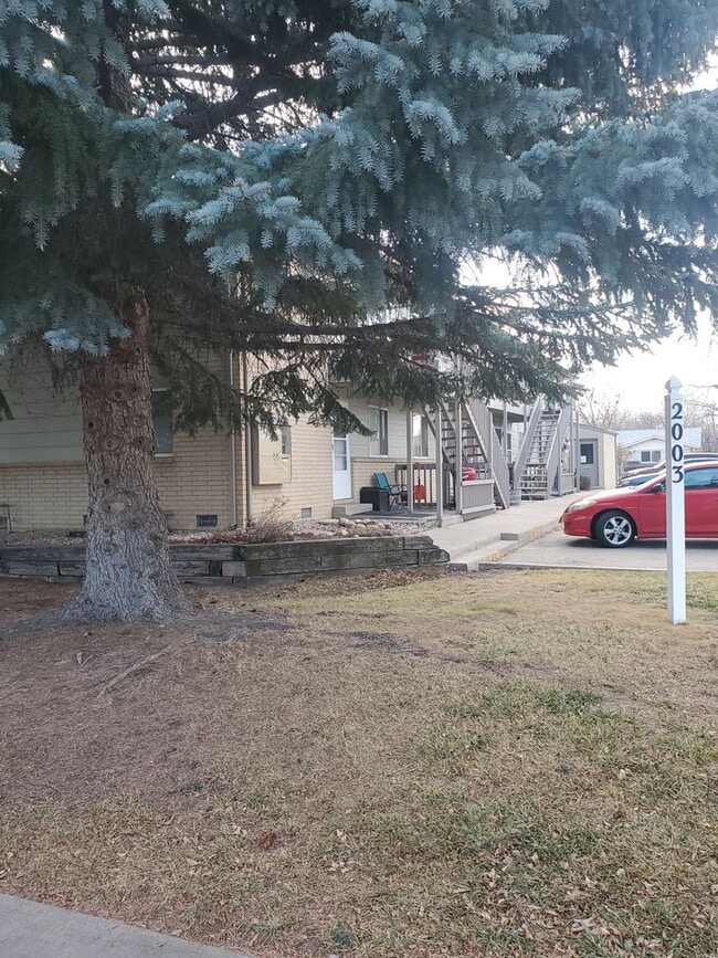 Building Photo - Very Cute 2 Bedroom 1 Bath Condo in Longmo...