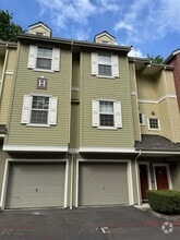 Building Photo - 1800 NE 40th St