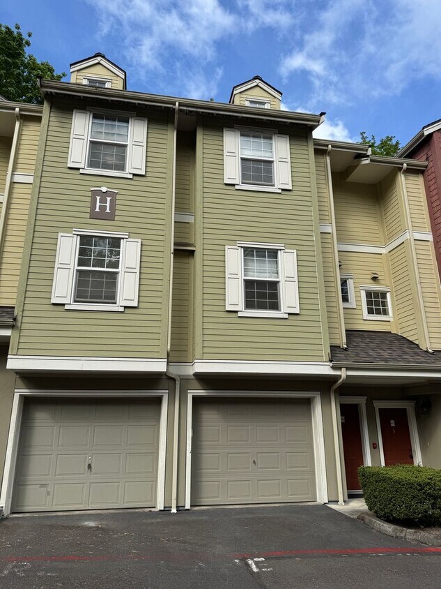 Foto principal - Gorgeous Townhome with W/S/G AND Gas!