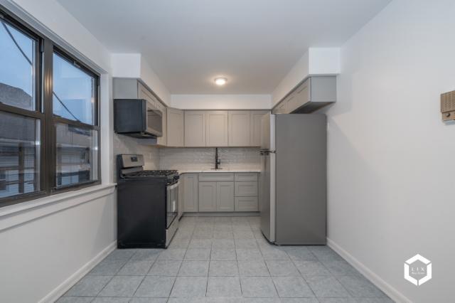 Foto del edificio - 3 bedroom in Brooklyn NY 11230