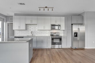 Building Photo - RISE Doro