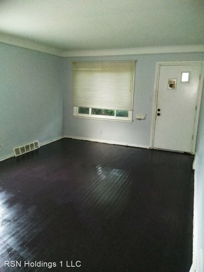 Building Photo - 3 br, 1 bath House - 4310 E 163Rd St