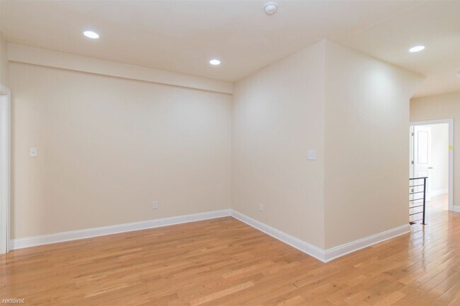 Foto del edificio - 5 br, 2 bath Triplex - 1842 N 17TH ST Unit A
