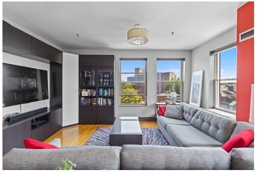 Primary Photo - 97 Broadway