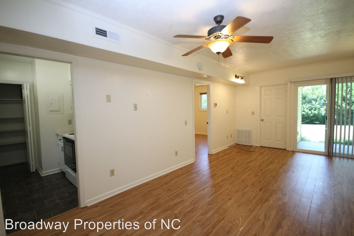 14 Woodstone Dr, Weaverville, NC 28787 Room for Rent in Weaverville