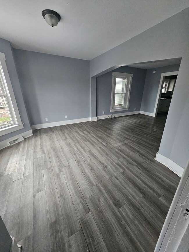 Building Photo - Lower three bedroom unit on Upper East Side