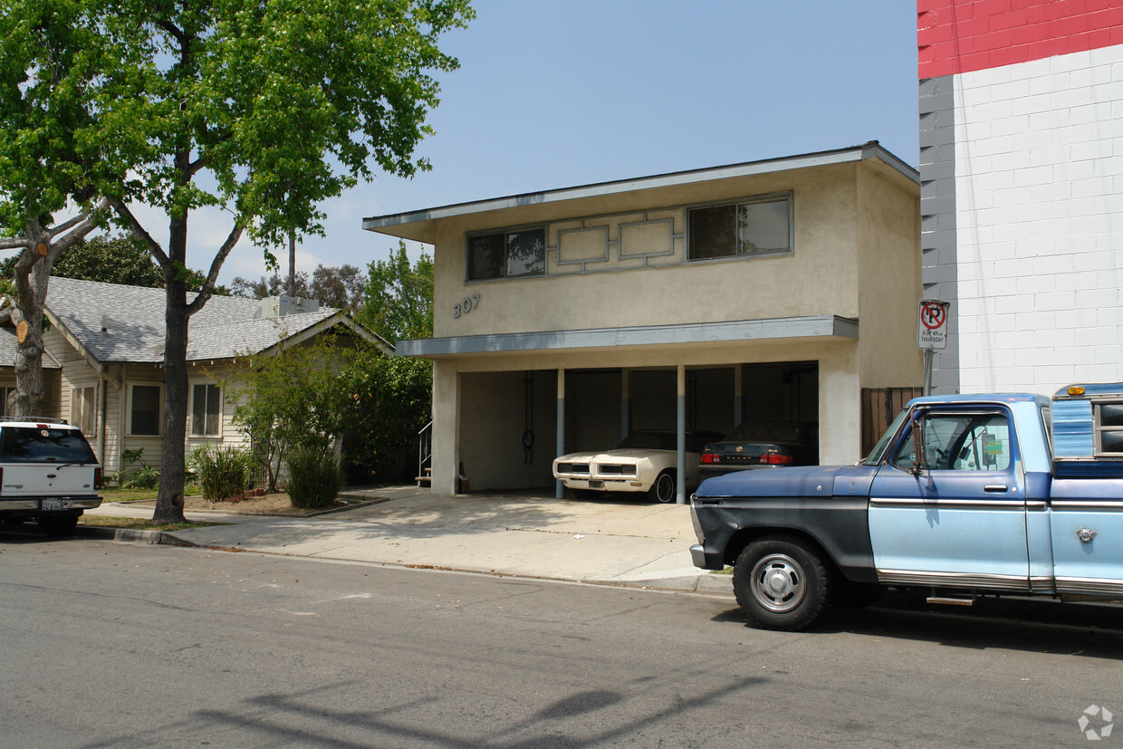 Primary Photo - 307 E Windsor Rd