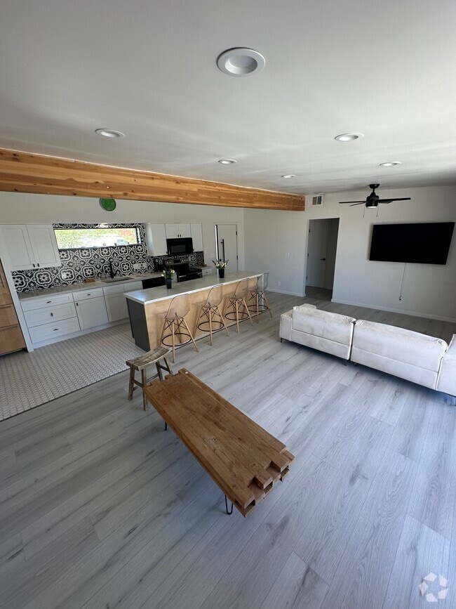 Building Photo - 2210 Santa Clara Dr