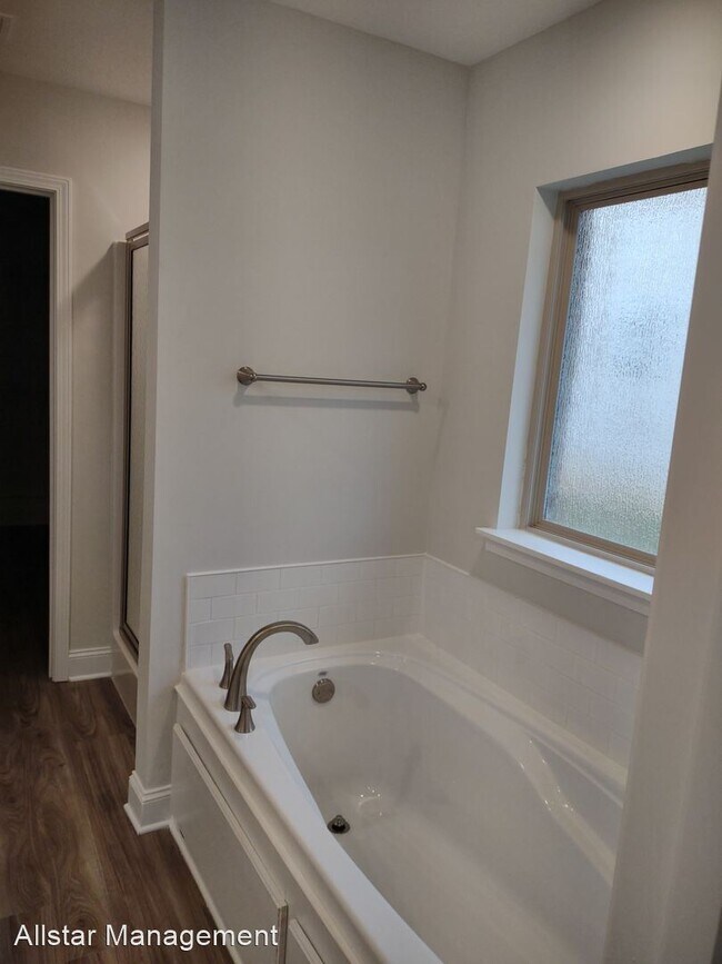 Building Photo - 4 br, 2 bath House - 705 Silver Bend