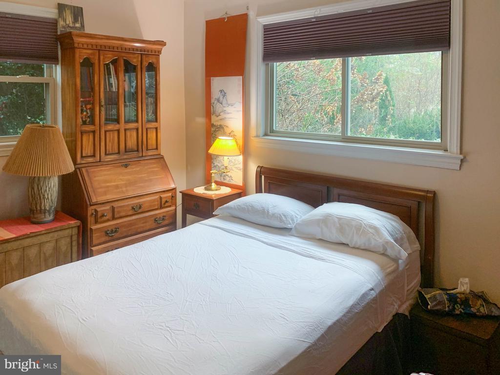 Foto principal - 997 N Sycamore St