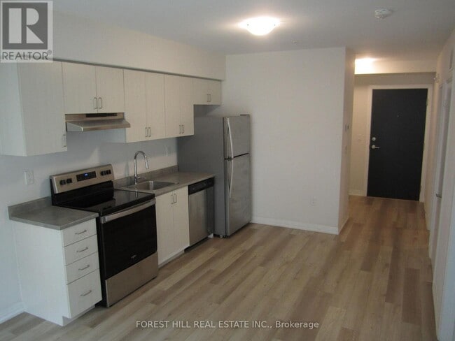 Photo du bâtiment - 8010-8010 Kipling Ave