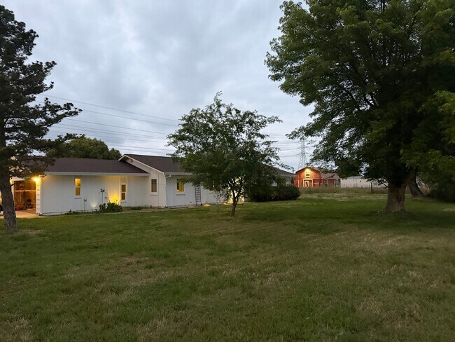 Foto del edificio - 12065 Hobday Rd