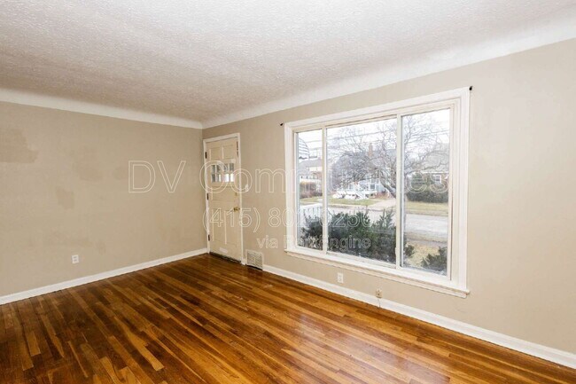 Foto del edificio - 14209 Emery Ave