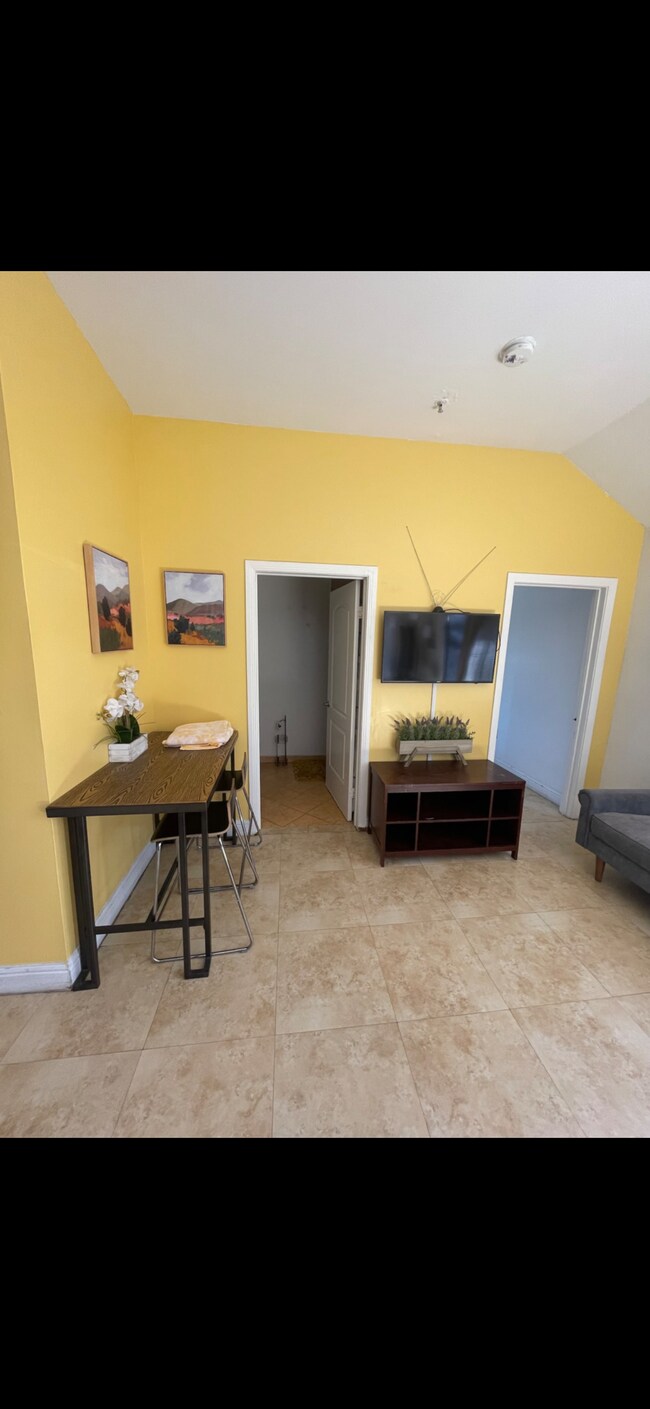 Foto del edificio - 2421 Hunter St