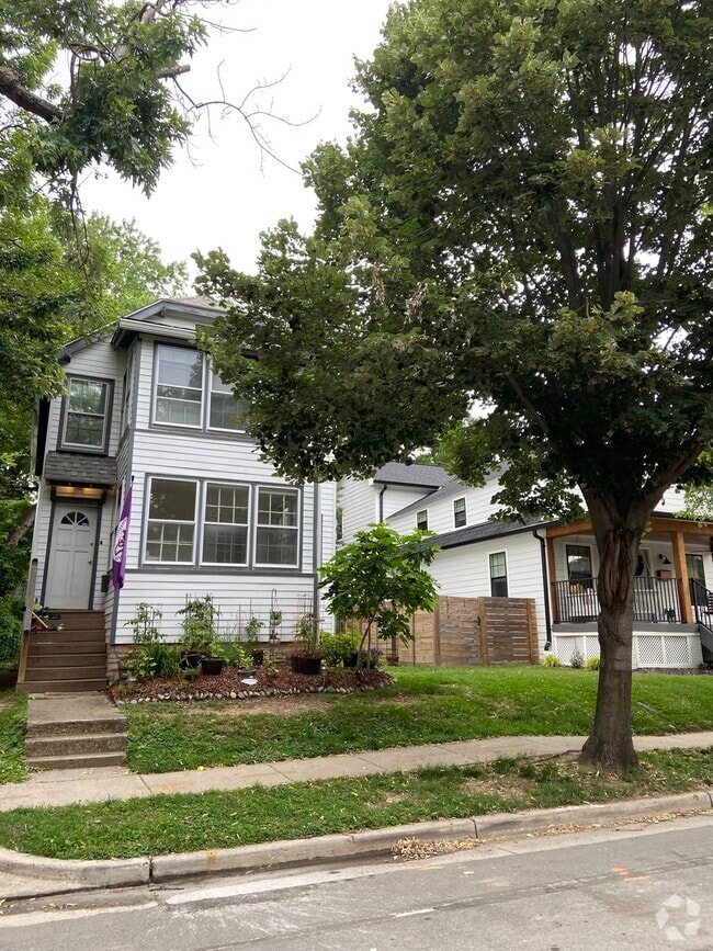 Building Photo - 24 E Maple St