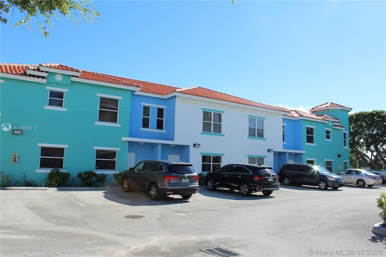 1575 N Treasure Dr, North Bay Village, FL 33141 Townhome Rentals in