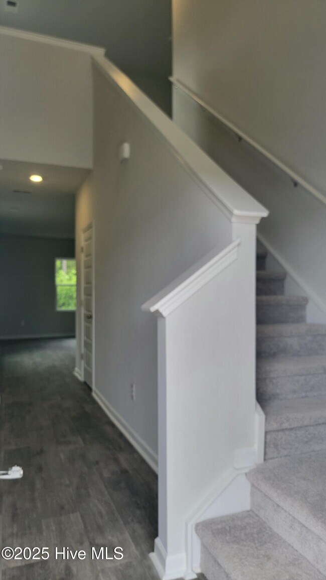 Building Photo - 434 Ladyfish Loop NW