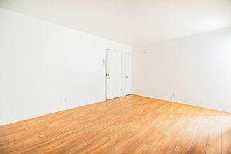 Building Photo - 2601 Chem. d'Oka