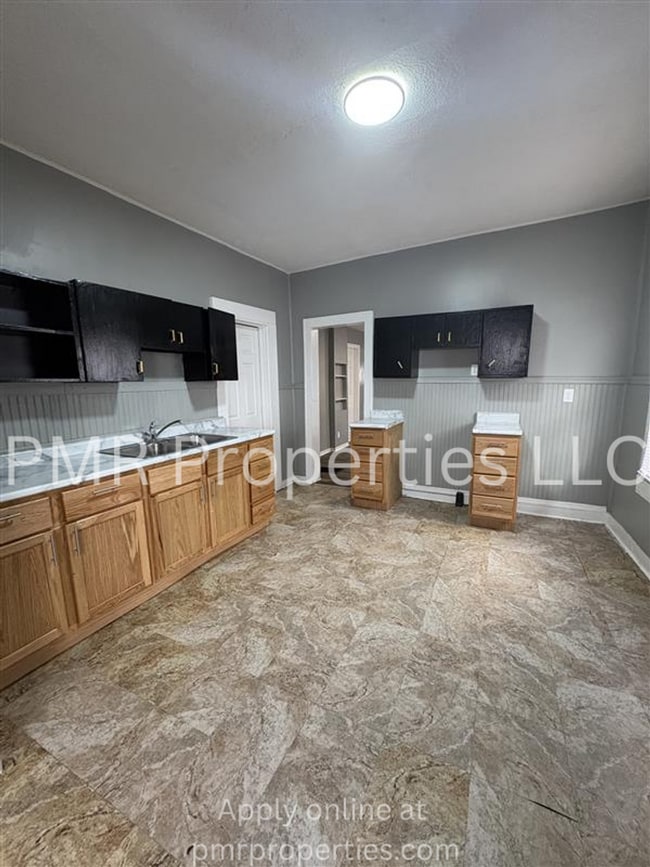 Building Photo - 2Bedroom/1Bathroom- Home