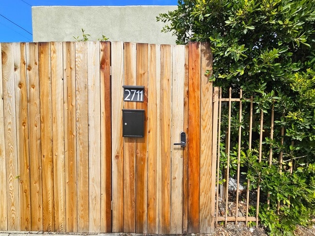 Foto del edificio - 2711 W 60th St