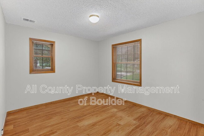 Building Photo - 2865 Sundown Ln