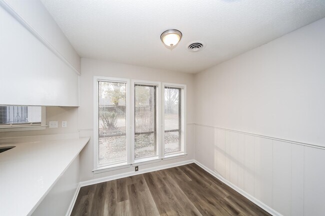 Foto del edificio - 3453 Cloudland Dr