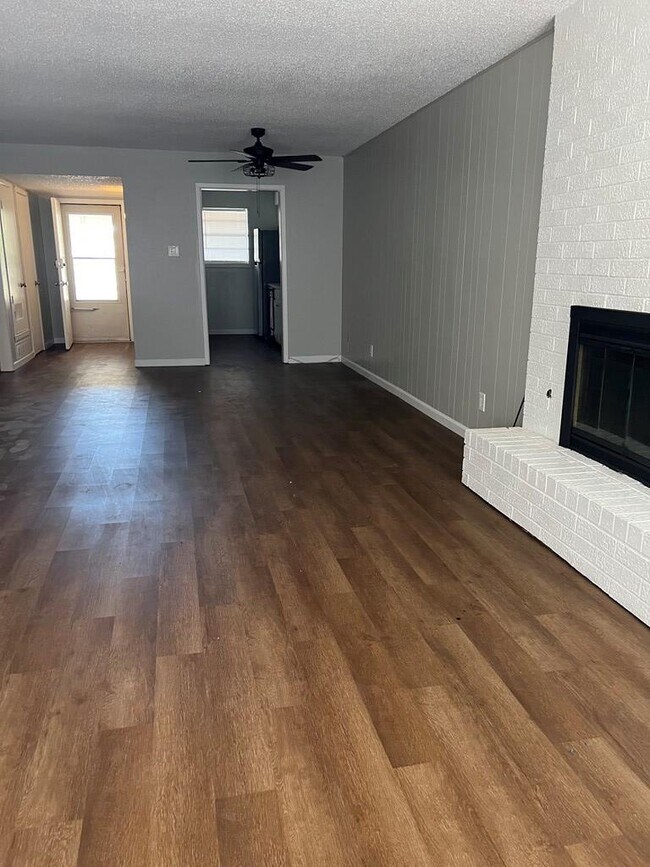 Building Photo - 1330 Tanglewood Ln