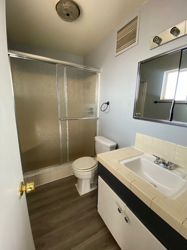 Building Photo - Located in Old town Yucca Valley