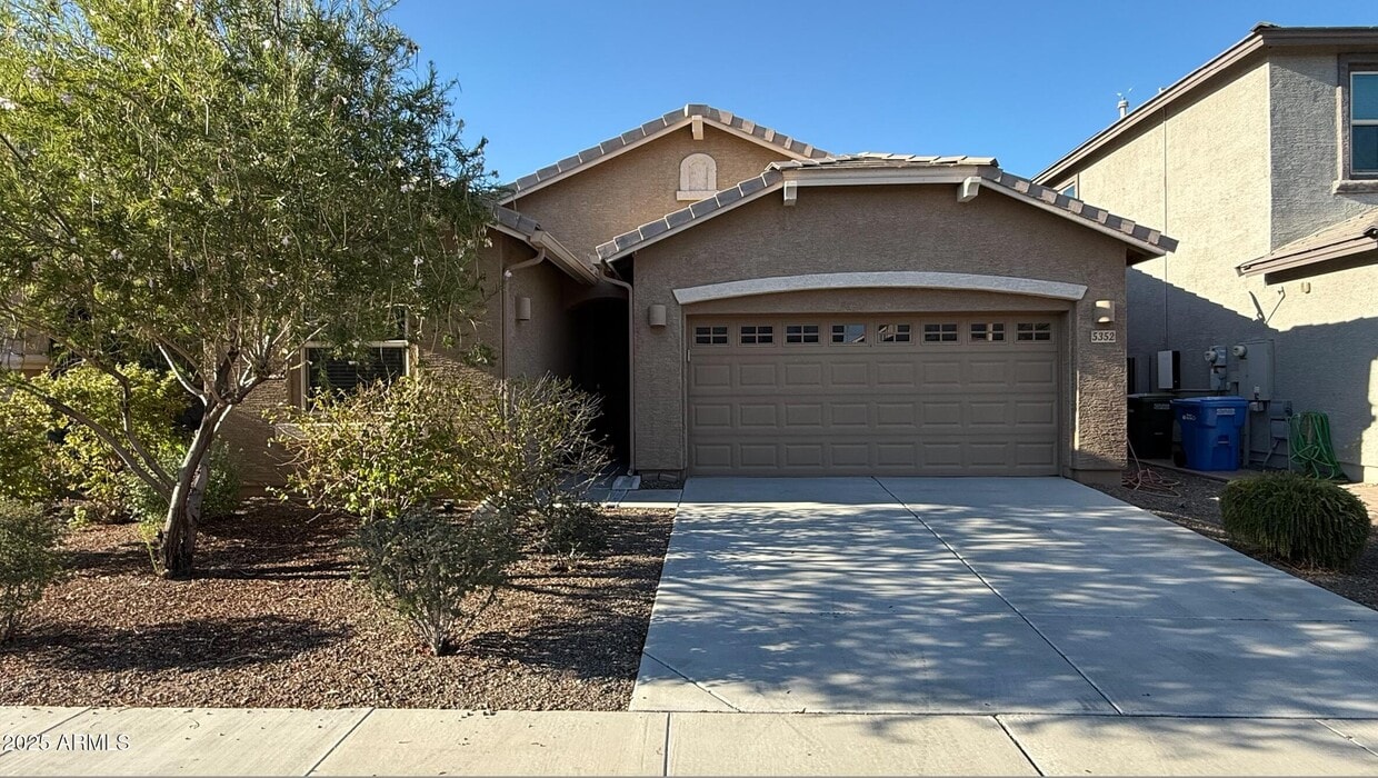Foto principal - 5352 W Desert Hollow Dr