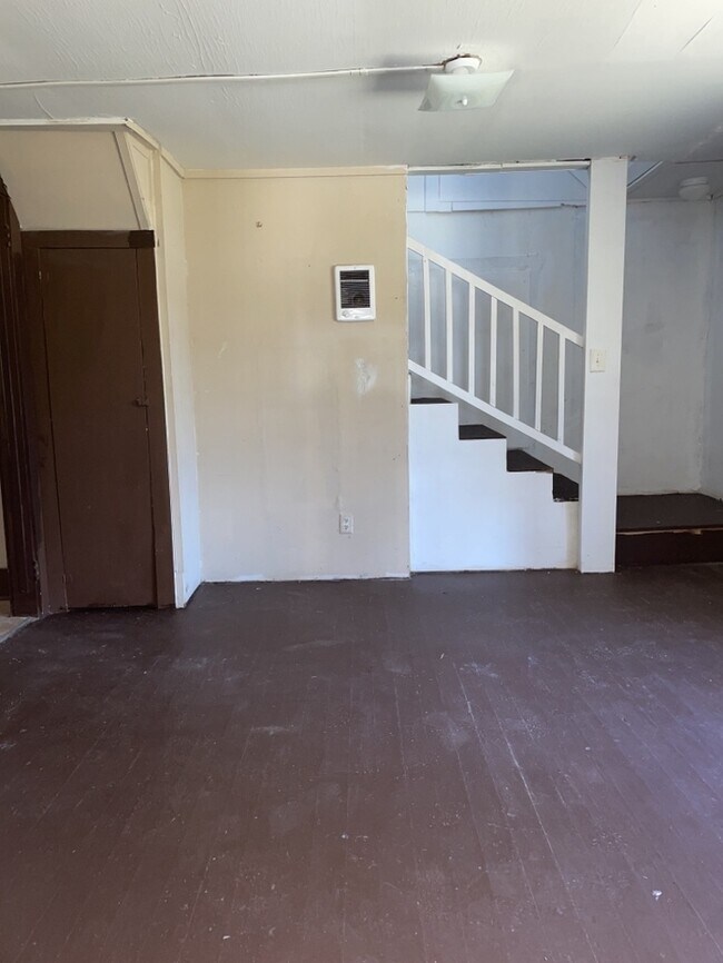 Building Photo - Cozy 3 Bedroom in Clinton