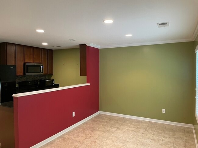 Building Photo - 329 Blythe Creek Dr