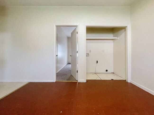 Foto del edificio - Coming Soon in Muncie! 3 Bed / 1 Bath House — Pet Friendly! Washer & Dryer Hookups!