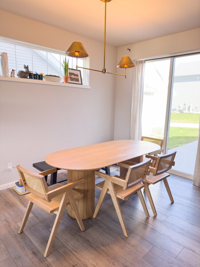 Foto del edificio - 9353 Honey Elm Ln