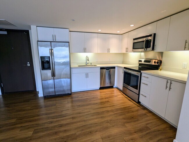 Foto del edificio - Symphony 2 Bed, 2 Bath, 1 Parking, Mountain views in Kakaako